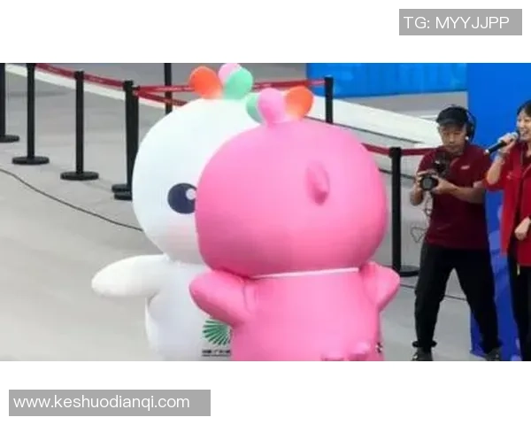 全运会吉祥物“大湾鸡”成新顶流，倒竖、蹦迪、转圈圈说来就来！扮演者皆为当地武校学生